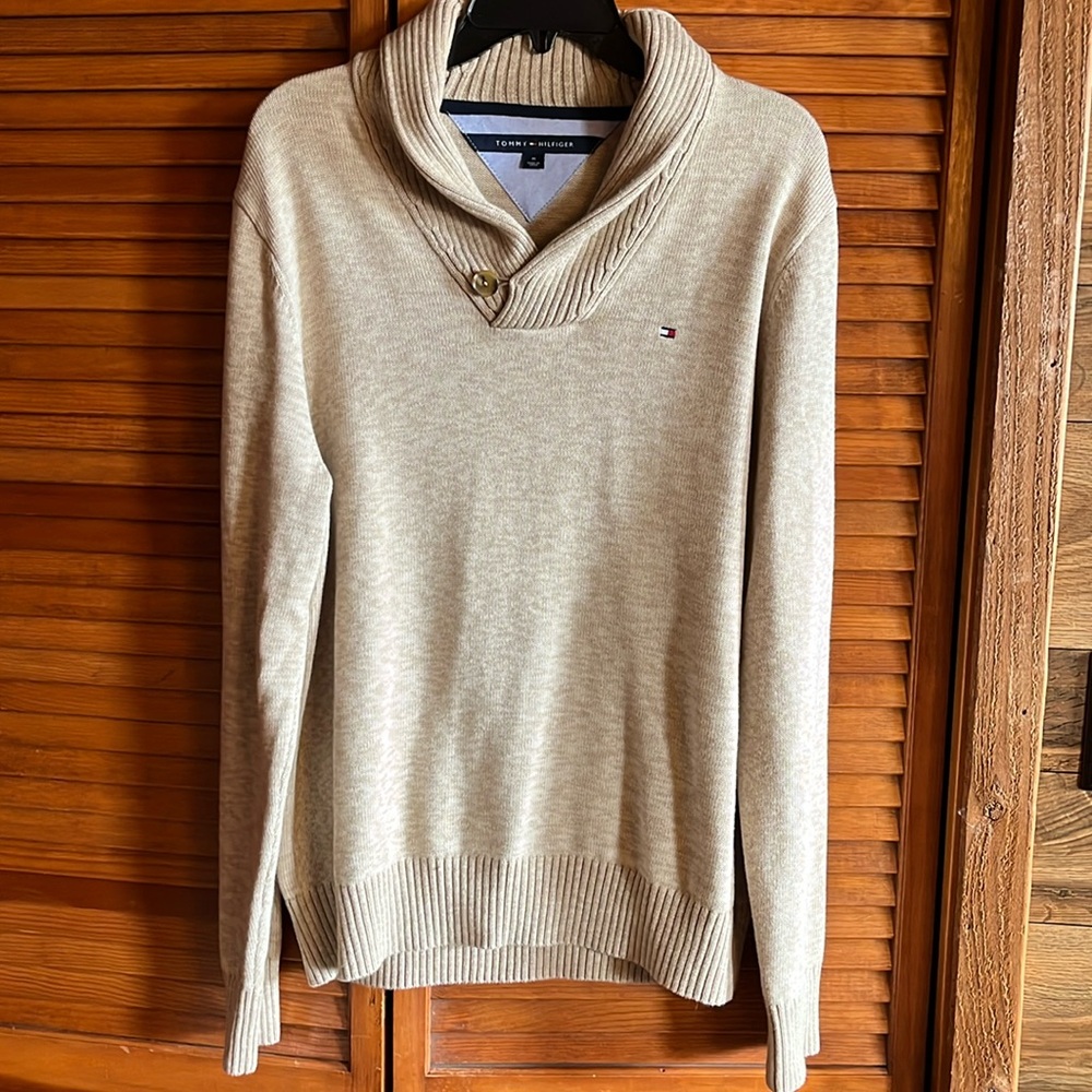 Tommy Hilfiger beige sweater. Size: medium